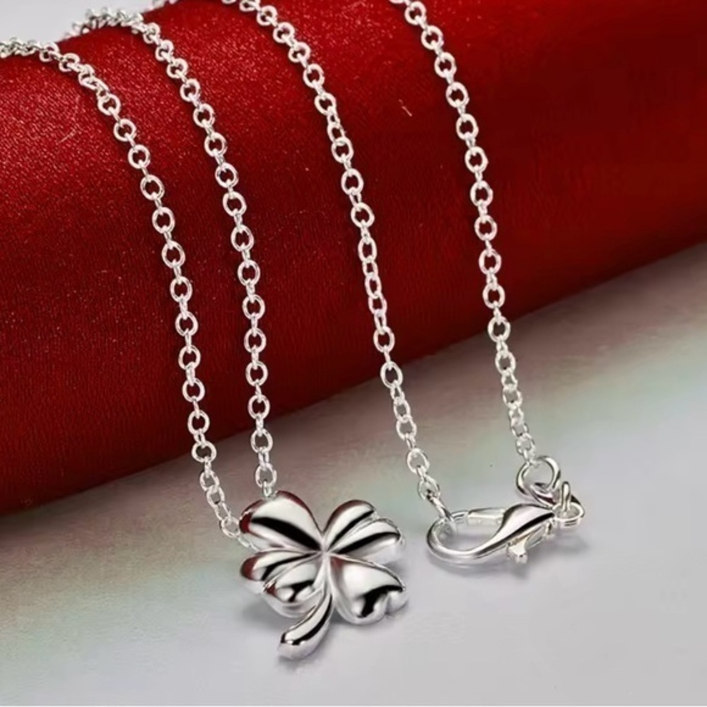 New Silver Lucky Clover Pendant Necklace